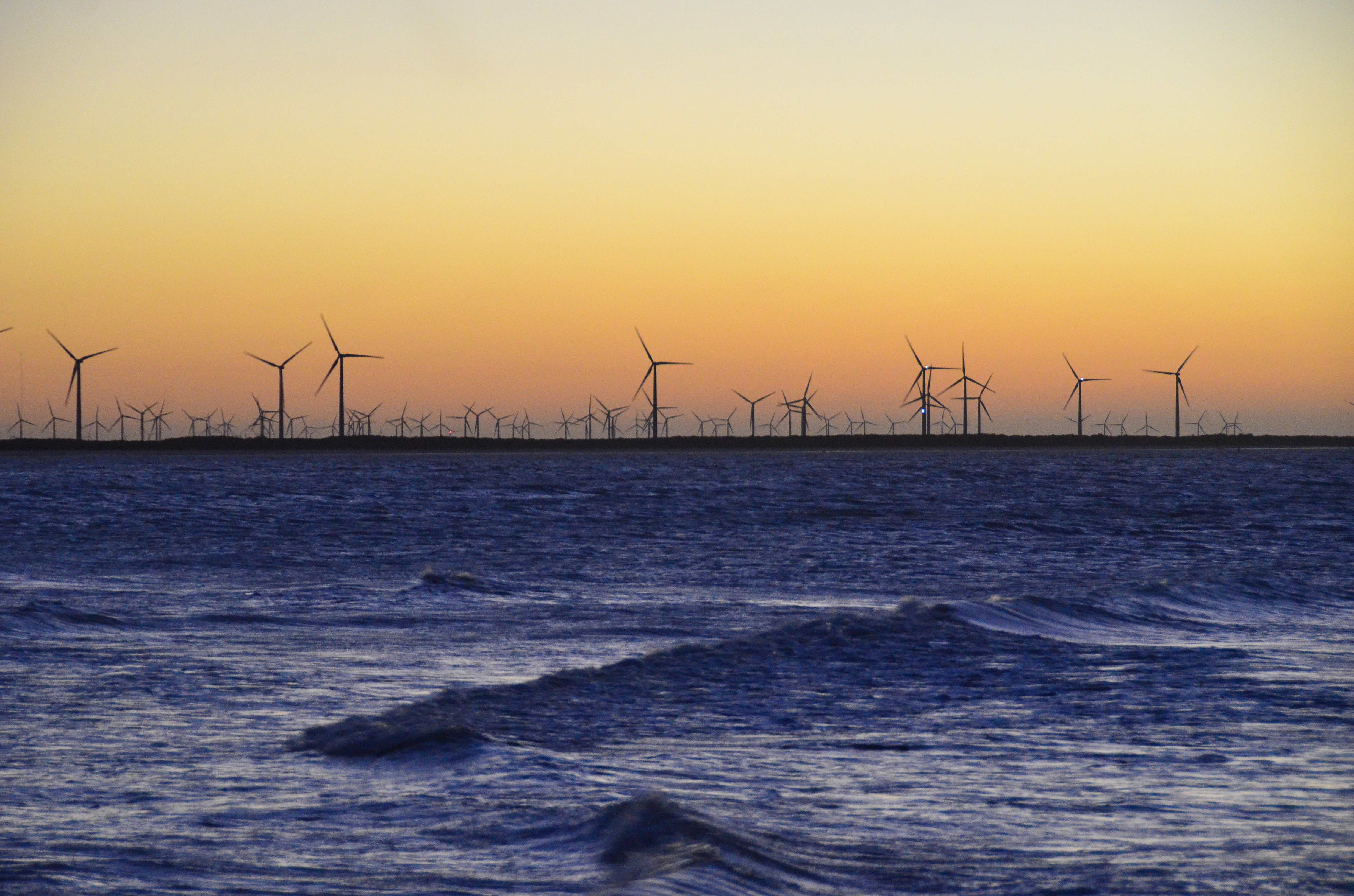 Galinhos Por do Sol Eolicos Zecarneironeto Xplorar.JPG